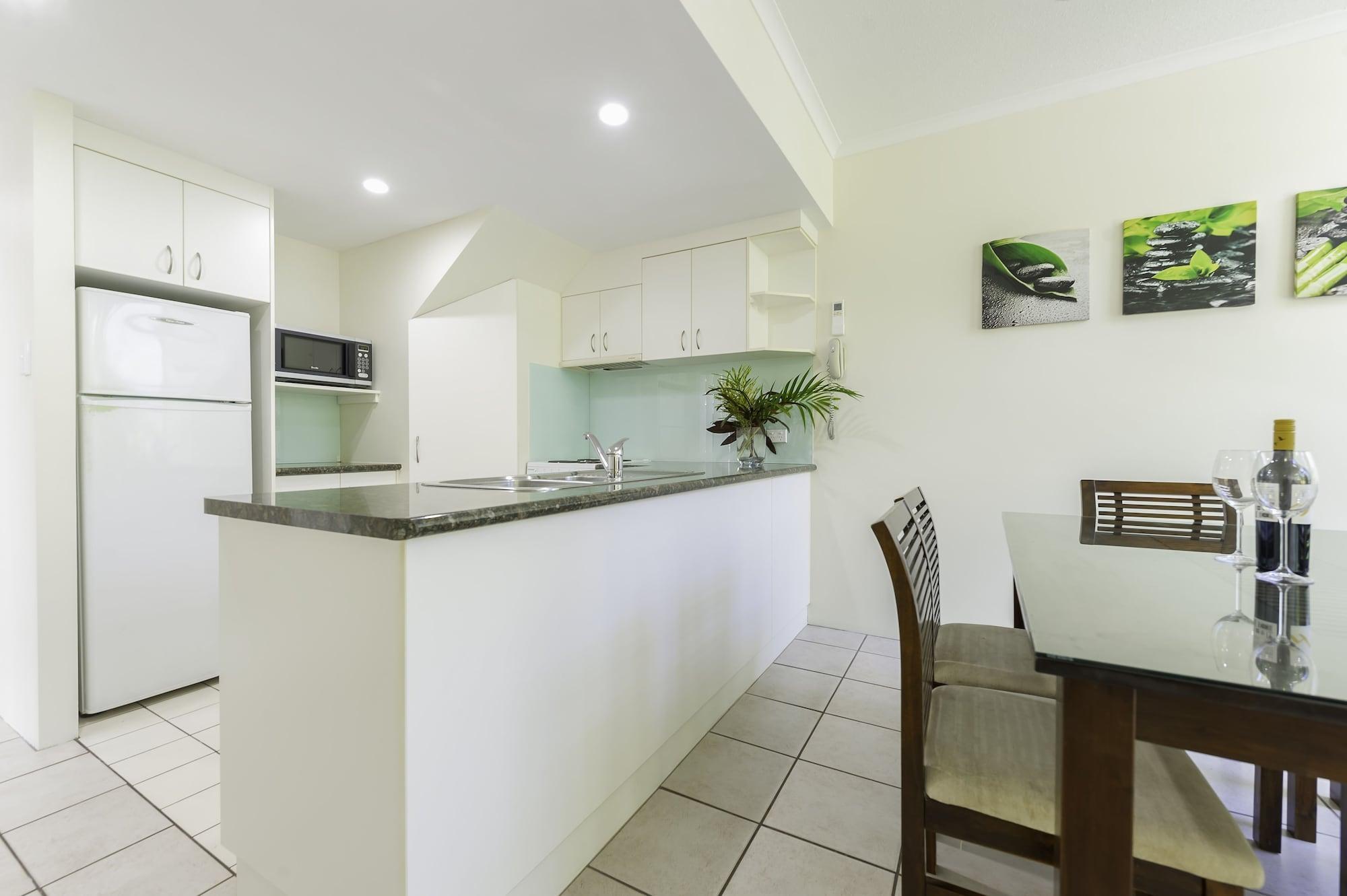 Tropical Nites Holiday Townhouses Port Douglas Exterior photo